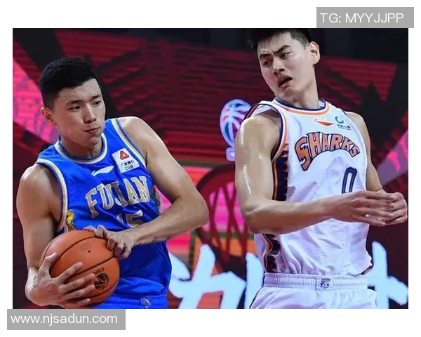 陈林坚的篮球之路:从青涩少年到职业赛场的辉煌蜕变与成长故事 陈林坚的篮球之路:从青涩少年到职业赛场的辉煌蜕变与成长故事