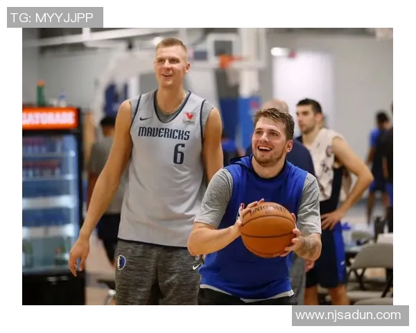 独行侠赛程解析与展望助你掌握球队动态与比赛精彩瞬间 独行侠赛程解析与展望助你掌握球队动态与比赛精彩瞬间