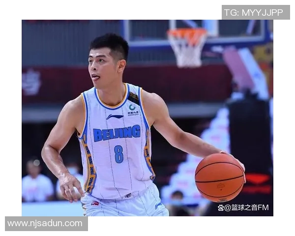 方硕的篮球之路:从青涩少年到赛场明星的成长故事与奋斗历程 方硕的篮球之路:从青涩少年到赛场明星的成长故事与奋斗历程