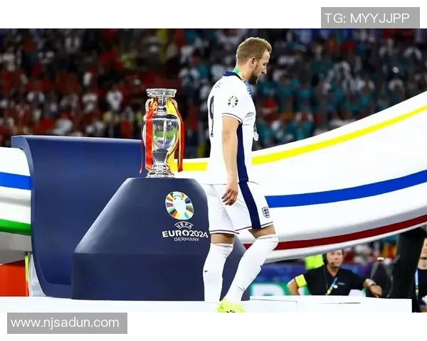 英格兰足球队公布欧洲杯阵容名单：凯恩、斯特林领衔，年轻后卫入选