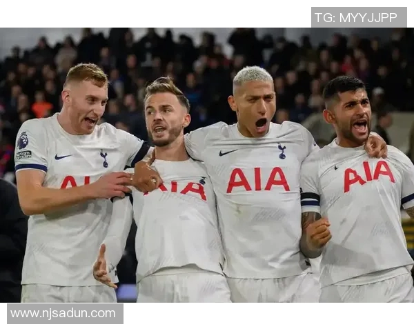 狼队与热刺激战正酣双方争夺英超关键三分的精彩对决 狼队与热刺激战正酣双方争夺英超关键三分的精彩对决